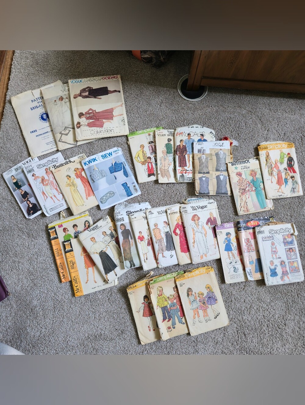 LOT OF 25+ VINTAGE SEWING PATTERNS MCCALL'S BUTTERICK SIMPLICITY WOMEN